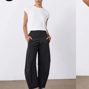 Women’s Ruti “on the loose” pants.  Size 12P Black